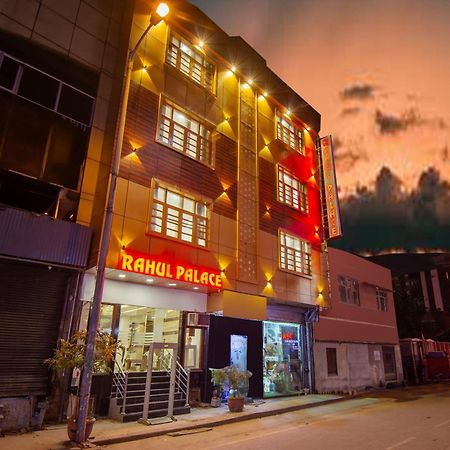 Rahul Palace By Golden Tree Near Metro Station And Ajmal Khan Market ニューデリー エクステリア 写真