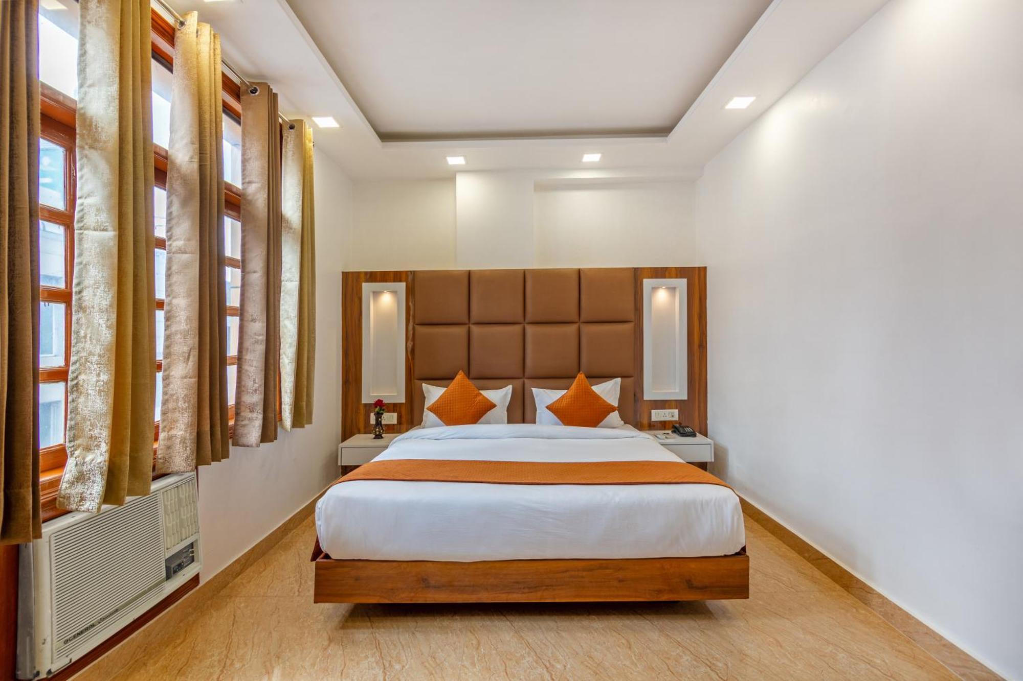 Rahul Palace By Golden Tree Near Metro Station And Ajmal Khan Market ニューデリー エクステリア 写真