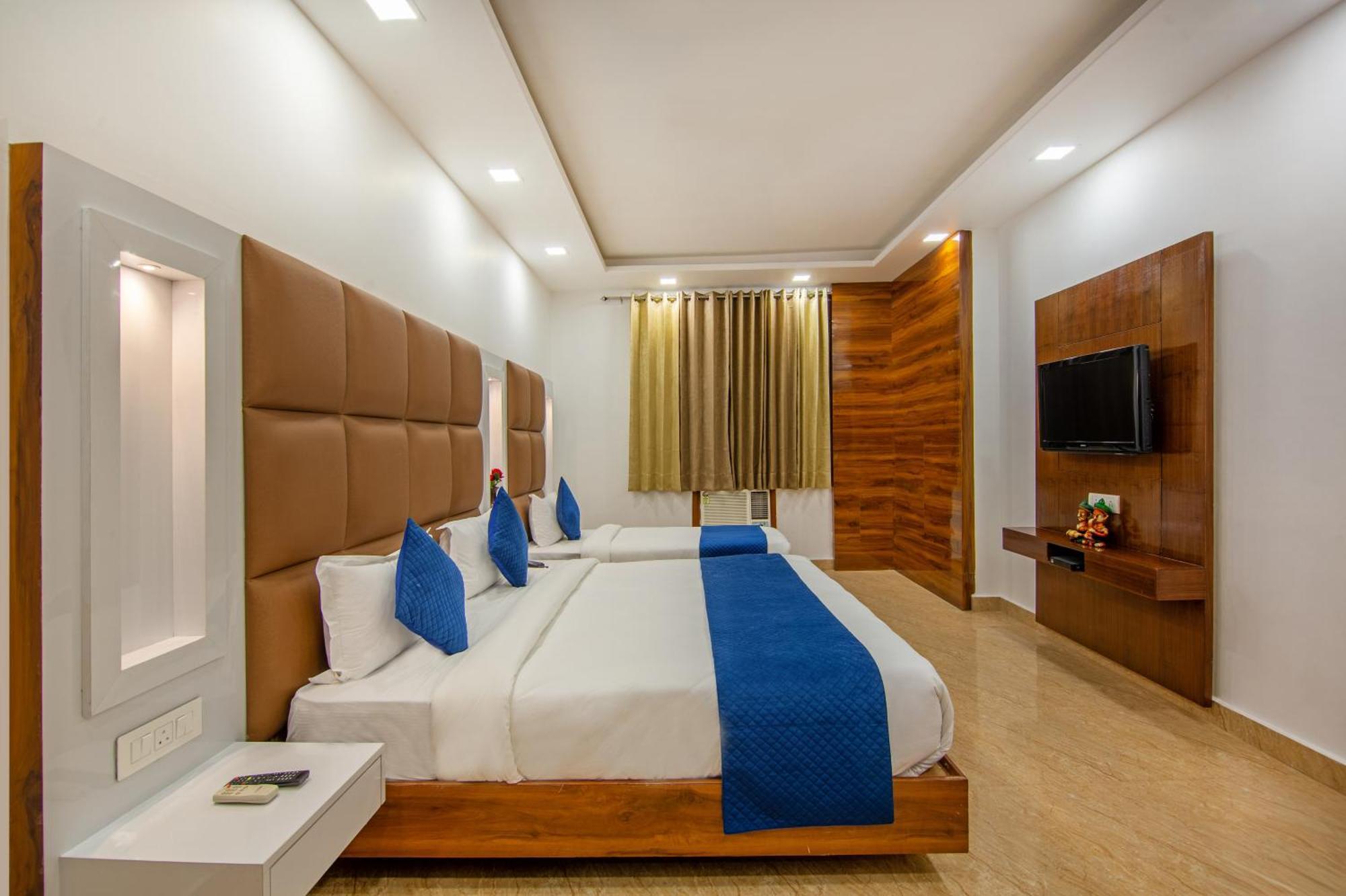 Rahul Palace By Golden Tree Near Metro Station And Ajmal Khan Market ニューデリー エクステリア 写真