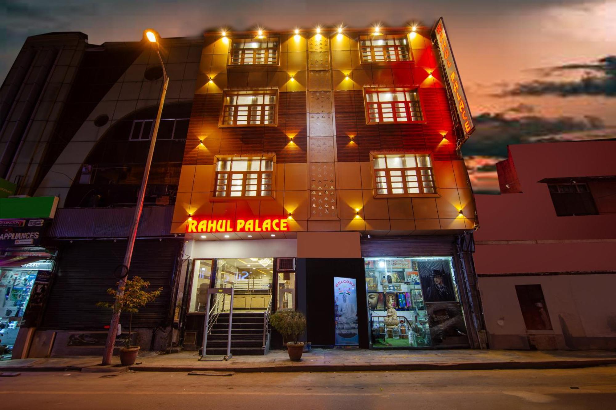 Rahul Palace By Golden Tree Near Metro Station And Ajmal Khan Market ニューデリー エクステリア 写真
