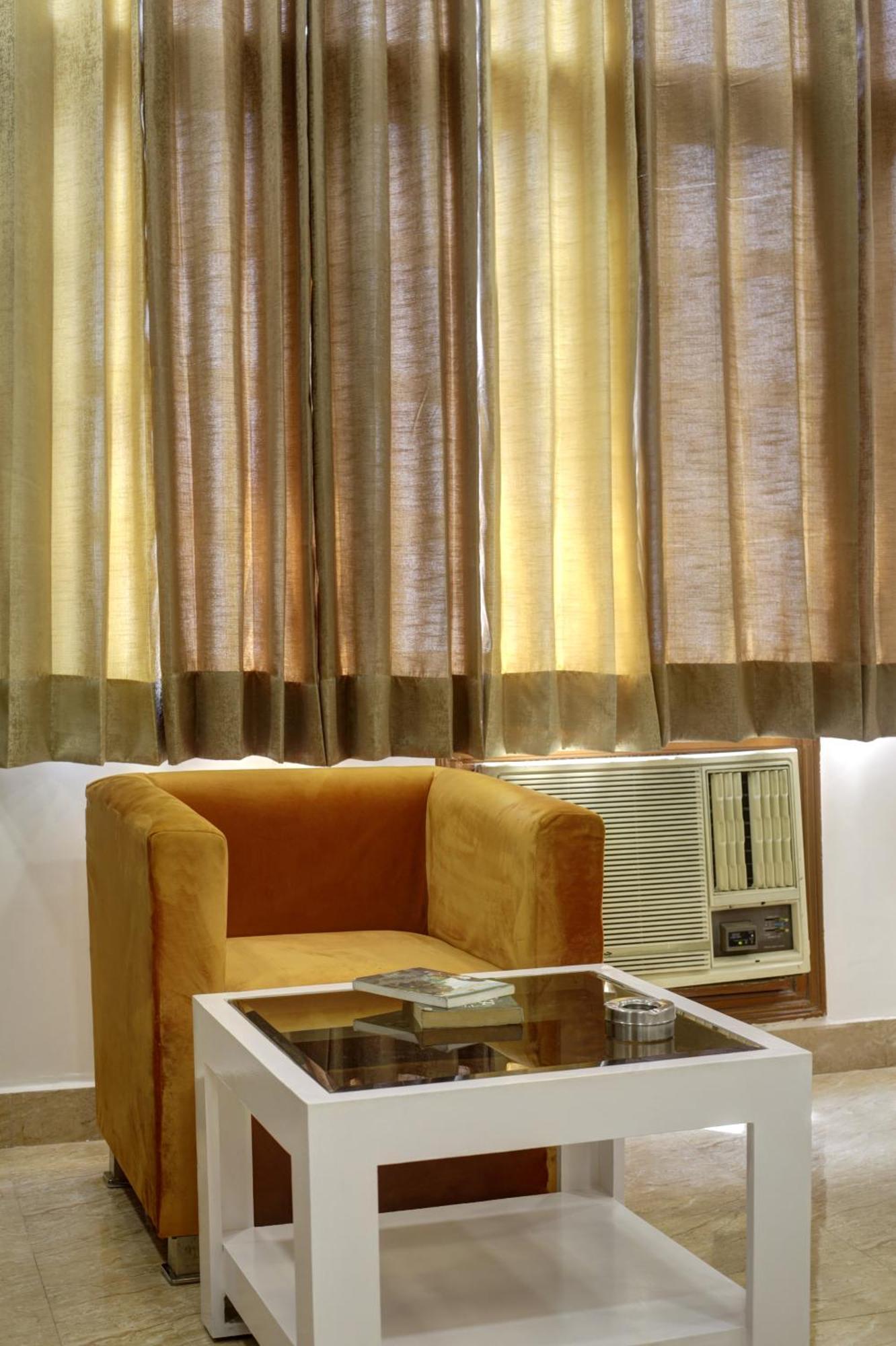 Rahul Palace By Golden Tree Near Metro Station And Ajmal Khan Market ニューデリー エクステリア 写真