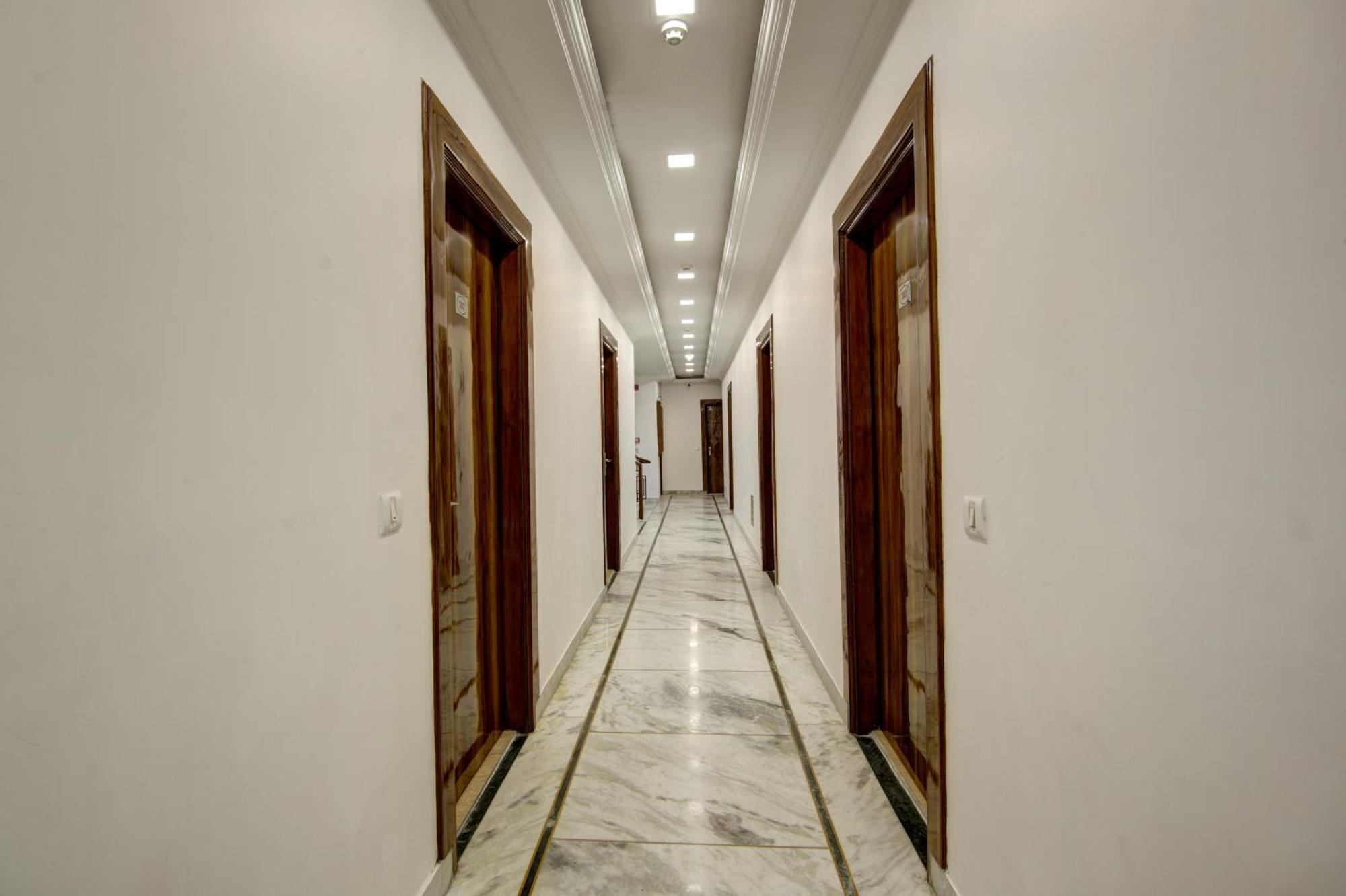 Rahul Palace By Golden Tree Near Metro Station And Ajmal Khan Market ニューデリー エクステリア 写真