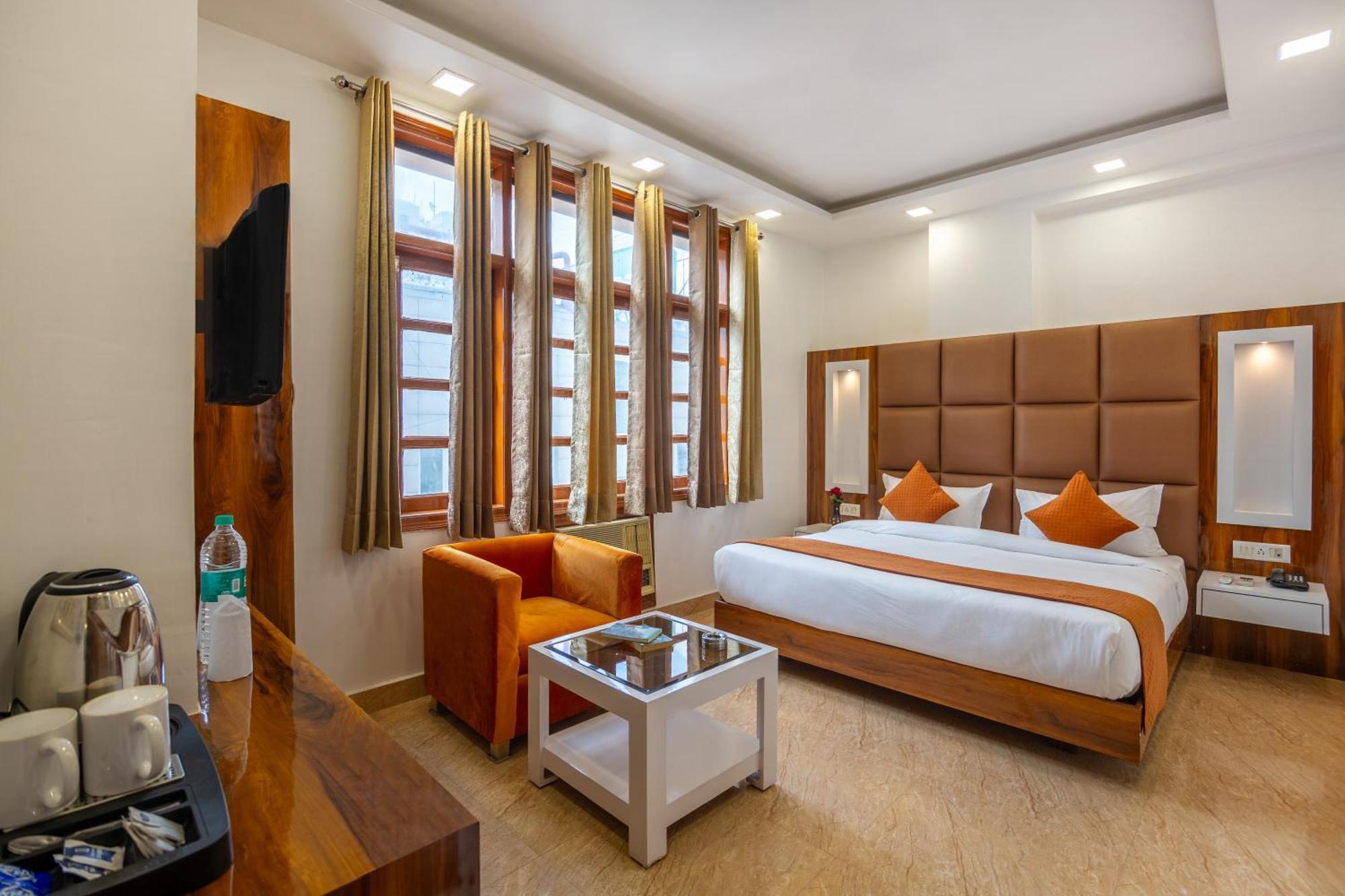 Rahul Palace By Golden Tree Near Metro Station And Ajmal Khan Market ニューデリー エクステリア 写真