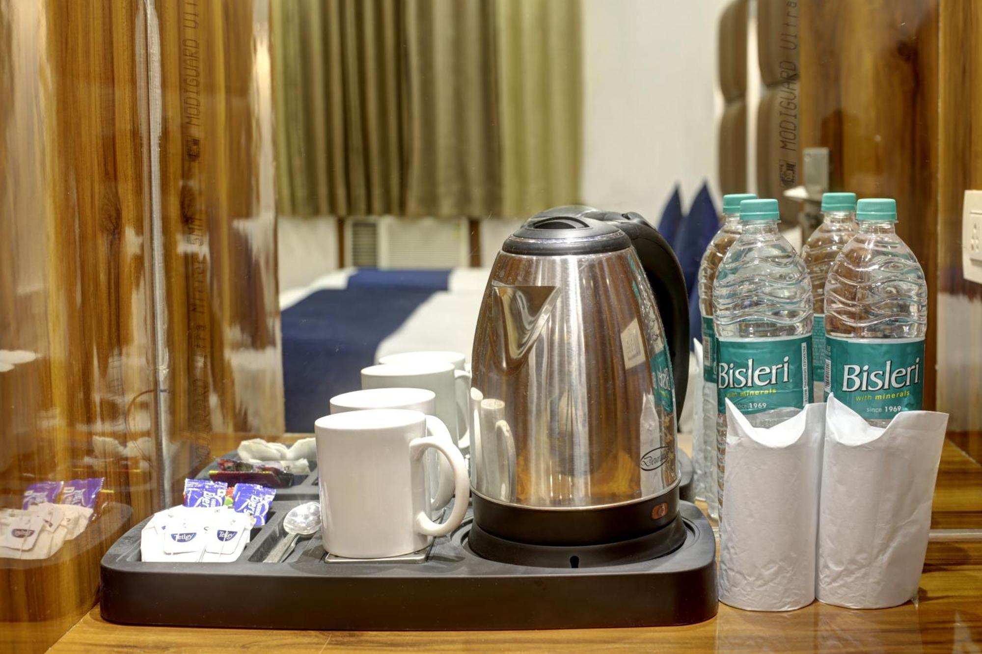 Rahul Palace By Golden Tree Near Metro Station And Ajmal Khan Market ニューデリー エクステリア 写真