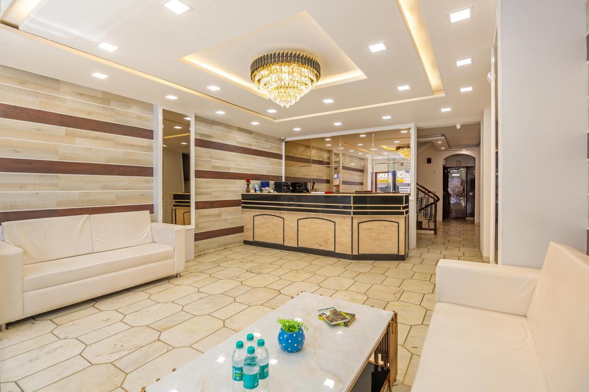 Rahul Palace By Golden Tree Near Metro Station And Ajmal Khan Market ニューデリー エクステリア 写真