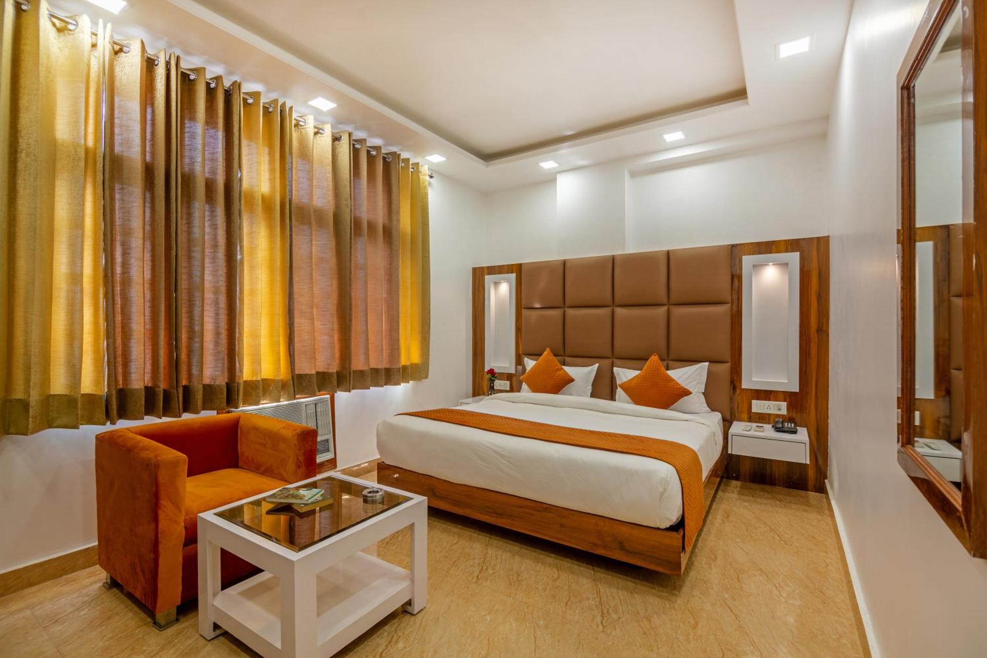 Rahul Palace By Golden Tree Near Metro Station And Ajmal Khan Market ニューデリー エクステリア 写真