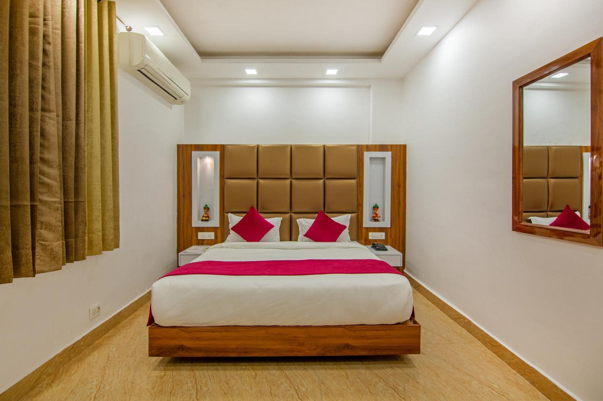 Rahul Palace By Golden Tree Near Metro Station And Ajmal Khan Market ニューデリー エクステリア 写真