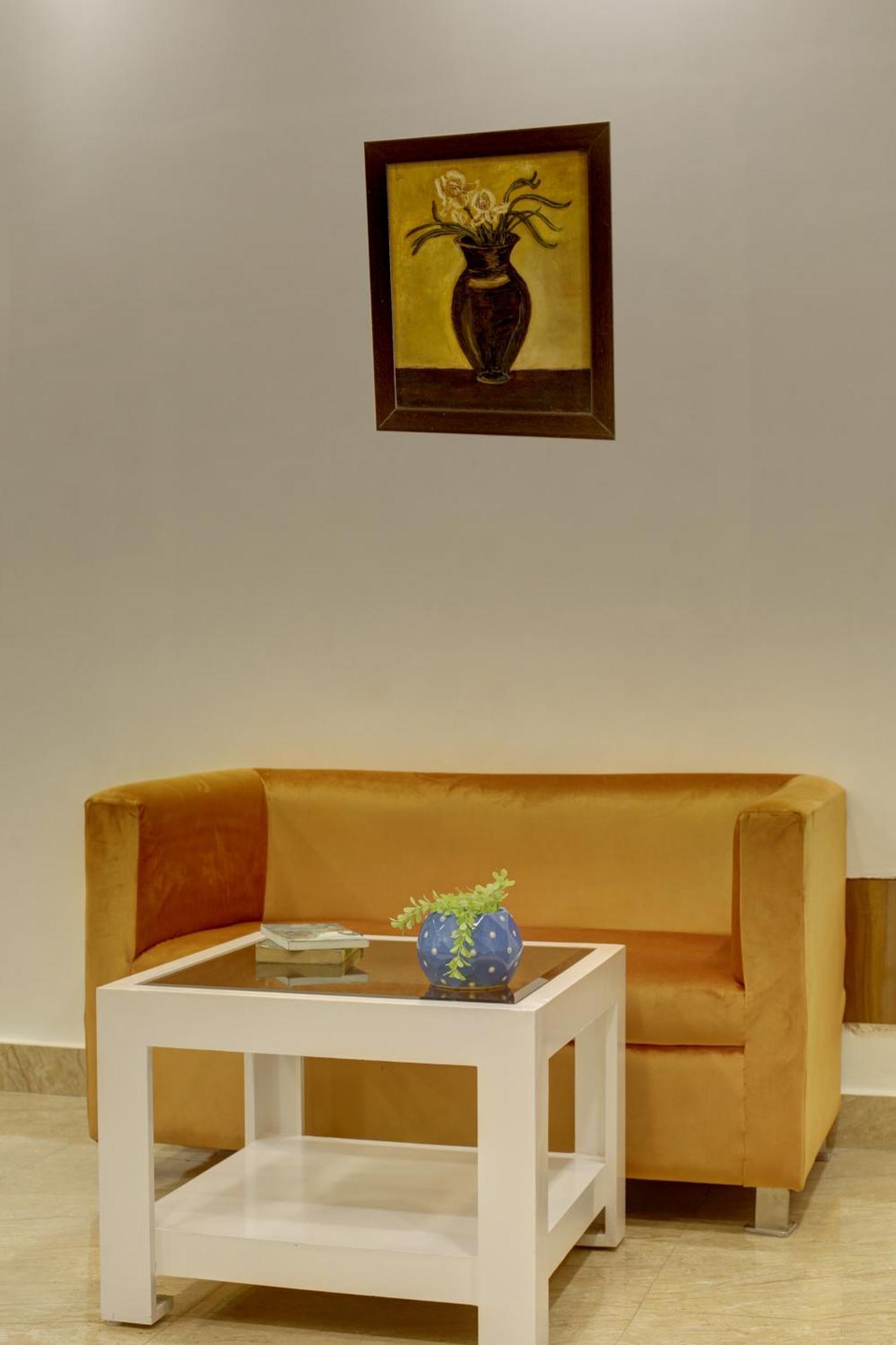 Rahul Palace By Golden Tree Near Metro Station And Ajmal Khan Market ニューデリー エクステリア 写真