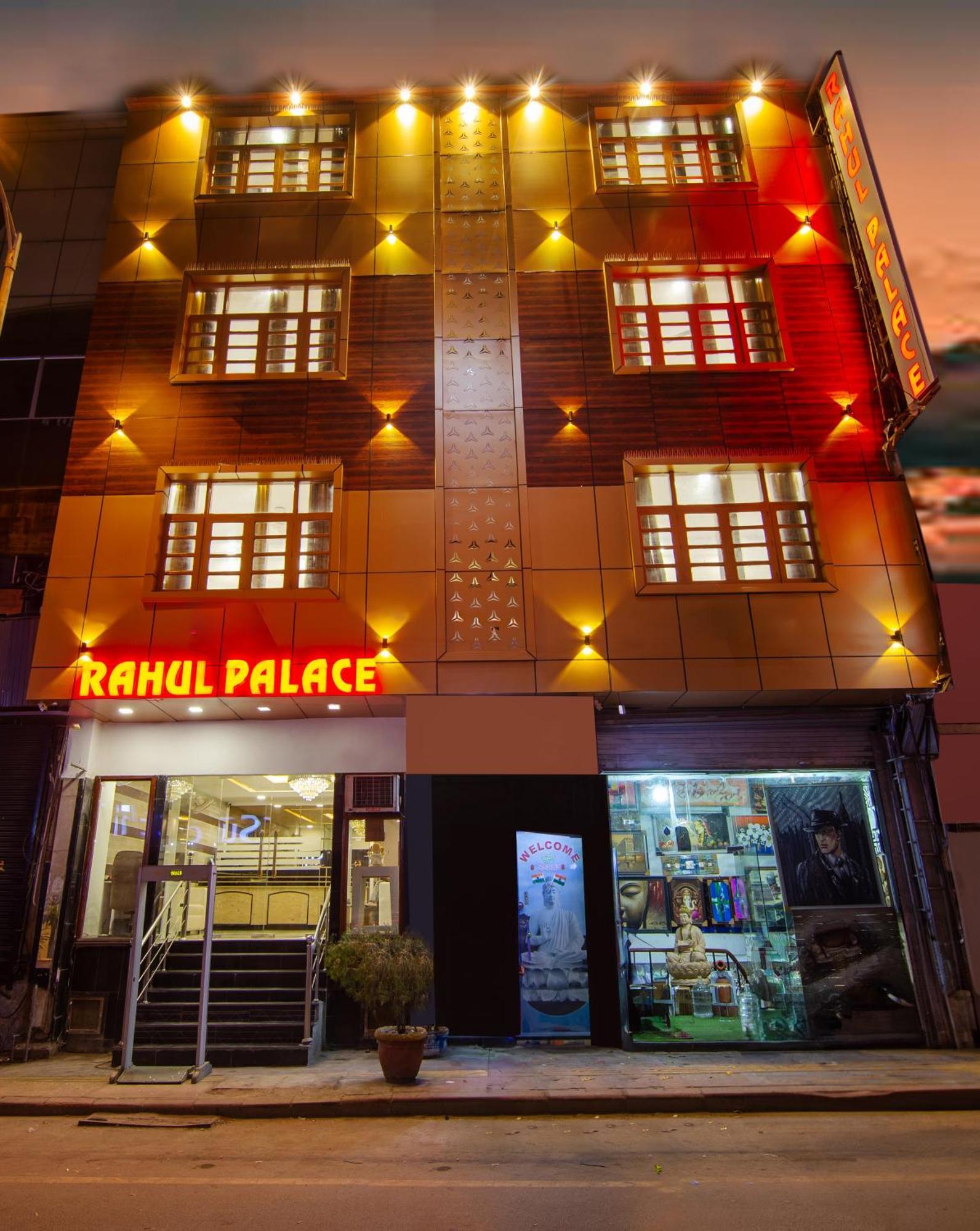 Rahul Palace By Golden Tree Near Metro Station And Ajmal Khan Market ニューデリー エクステリア 写真