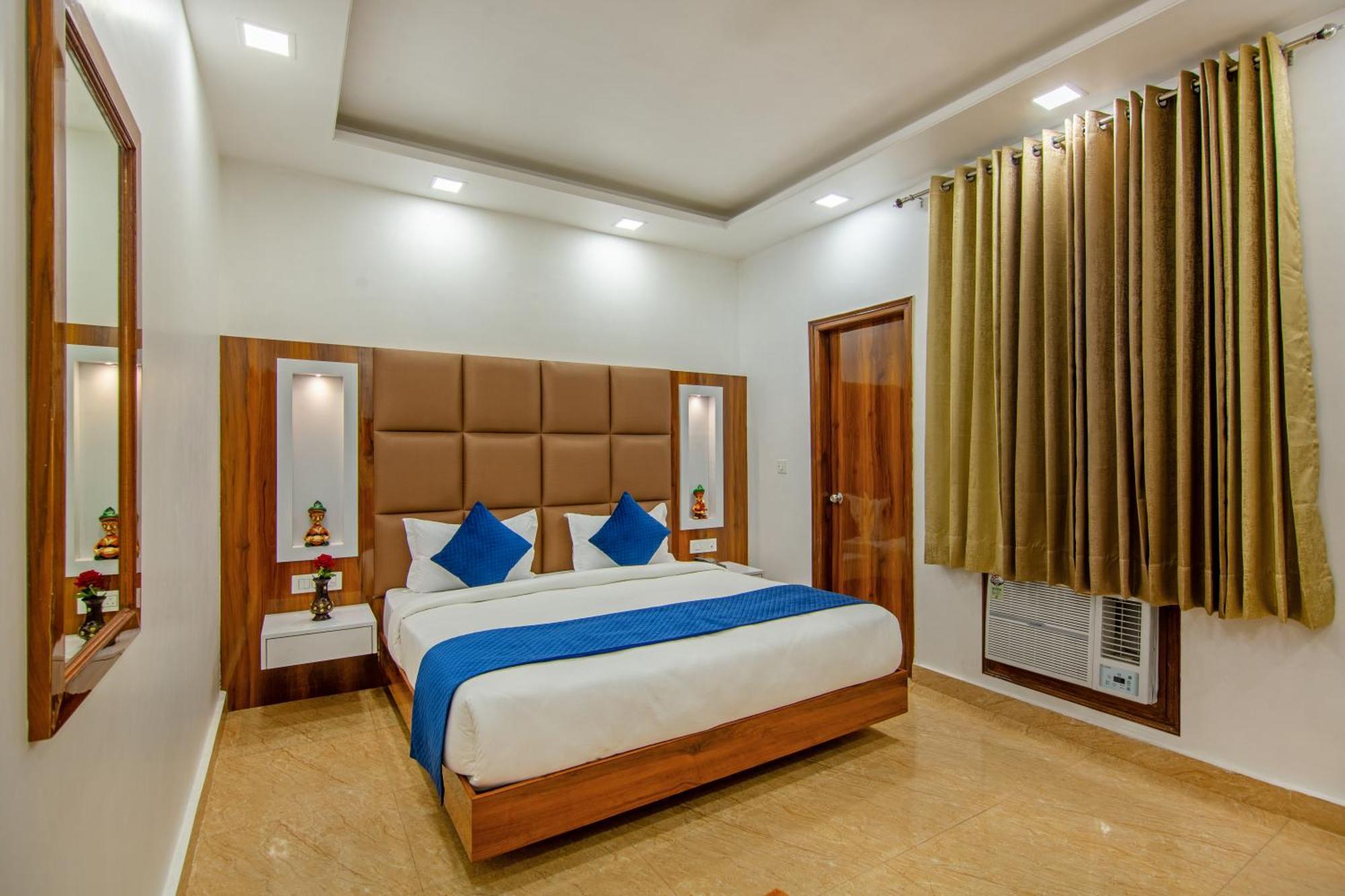 Rahul Palace By Golden Tree Near Metro Station And Ajmal Khan Market ニューデリー エクステリア 写真
