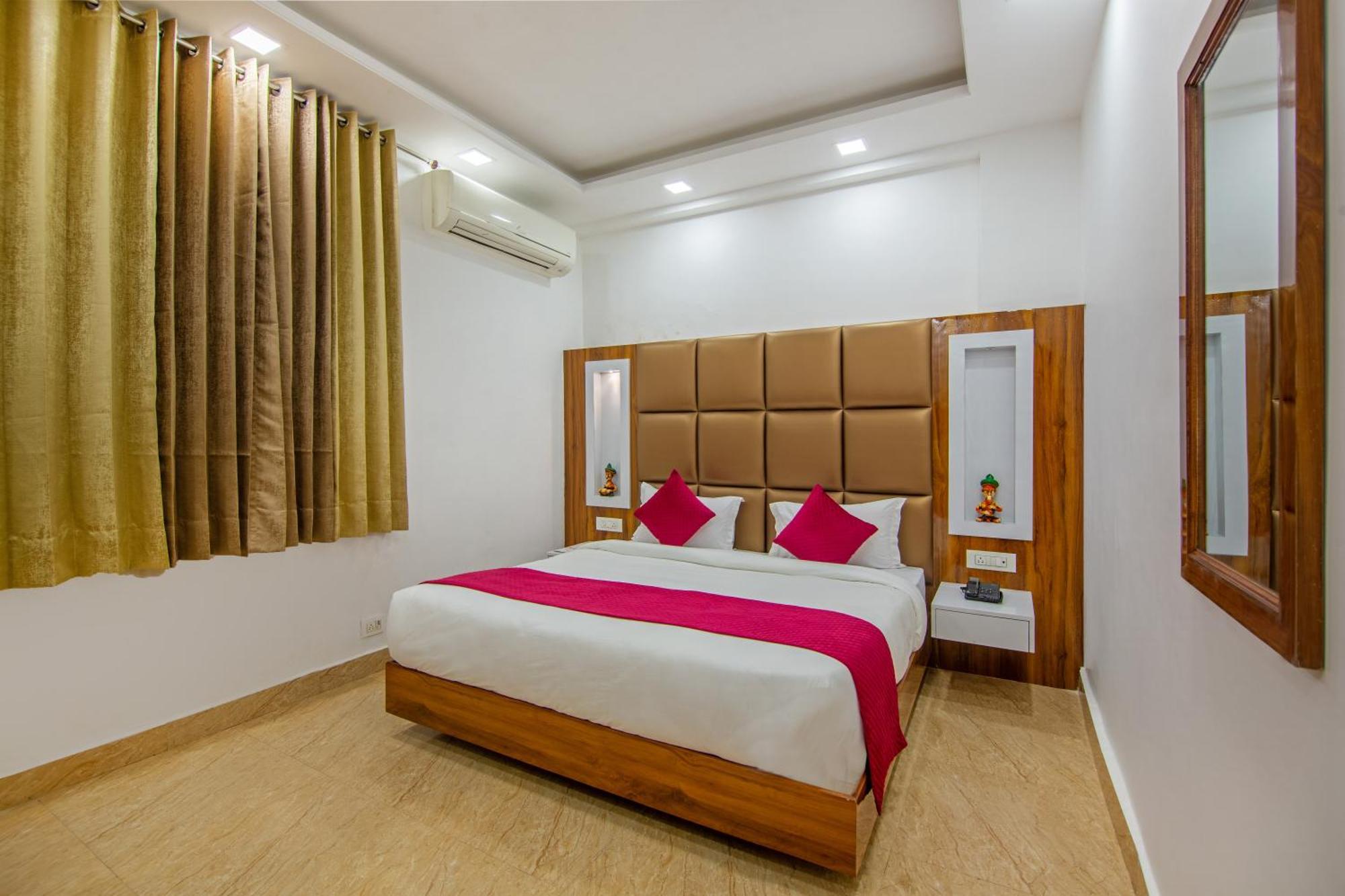 Rahul Palace By Golden Tree Near Metro Station And Ajmal Khan Market ニューデリー エクステリア 写真