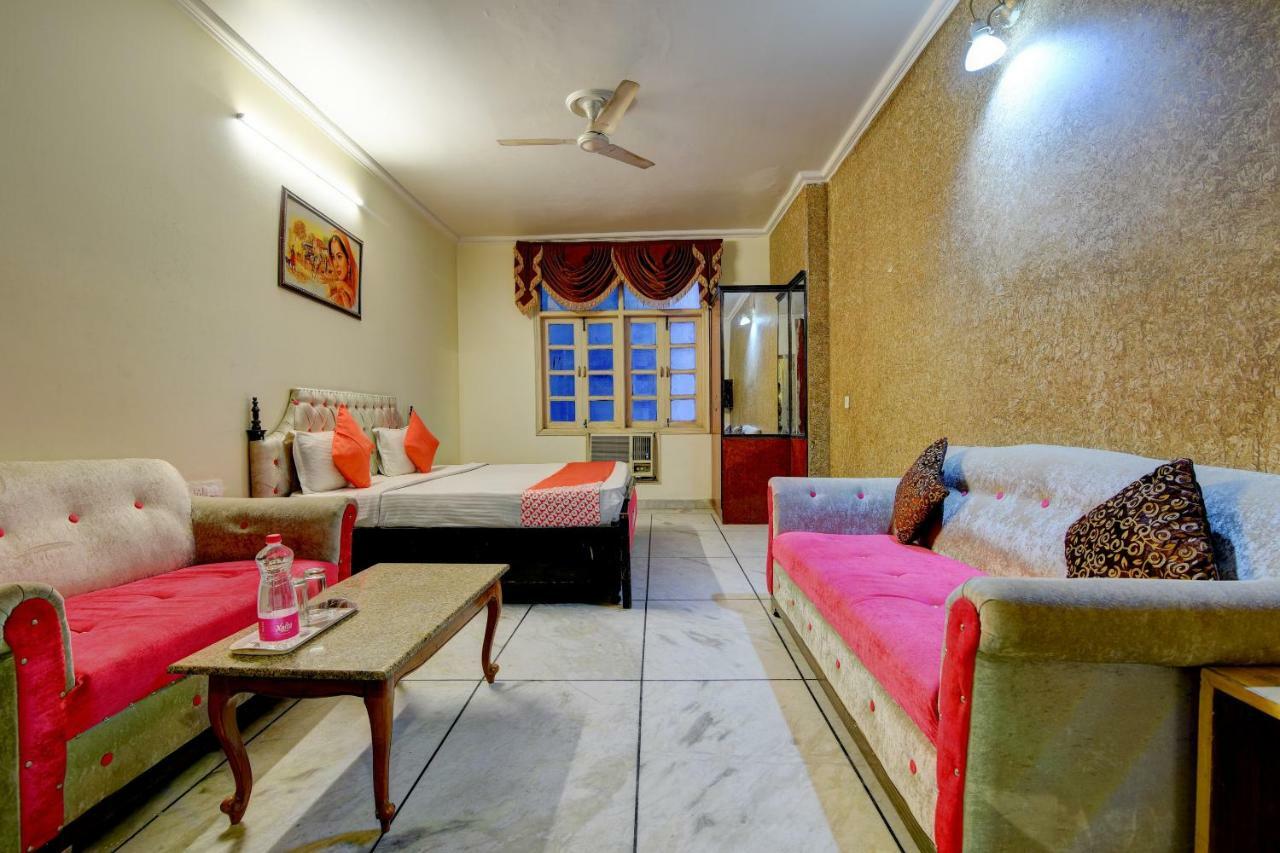 Rahul Palace By Golden Tree Near Metro Station And Ajmal Khan Market ニューデリー エクステリア 写真