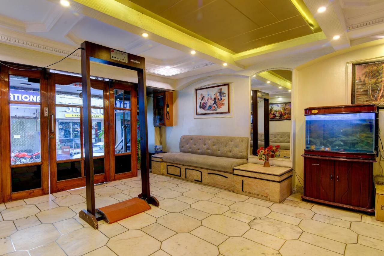 Rahul Palace By Golden Tree Near Metro Station And Ajmal Khan Market ニューデリー エクステリア 写真