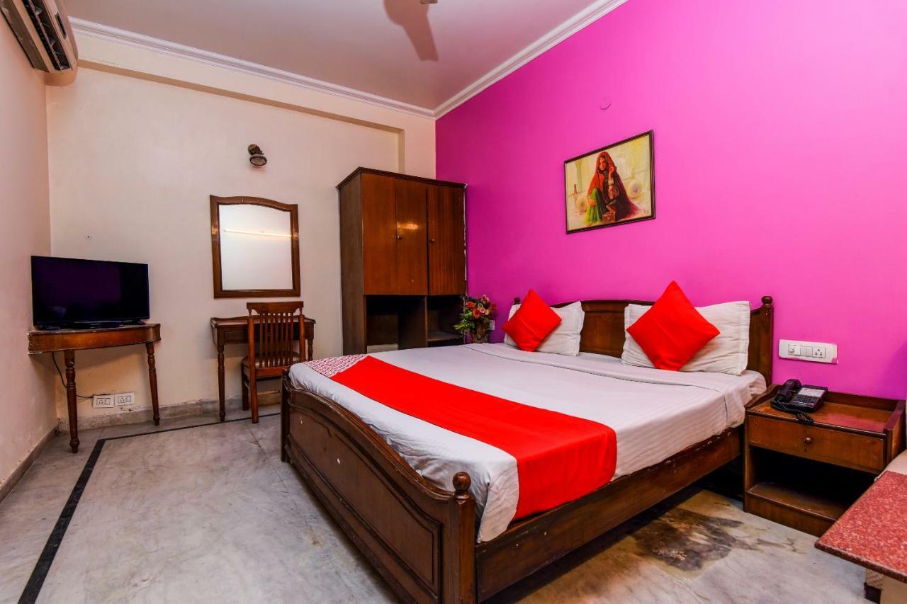 Rahul Palace By Golden Tree Near Metro Station And Ajmal Khan Market ニューデリー エクステリア 写真