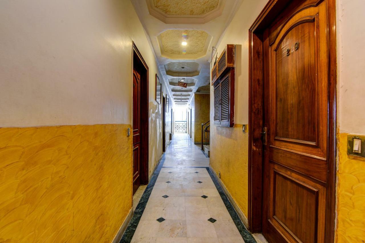 Rahul Palace By Golden Tree Near Metro Station And Ajmal Khan Market ニューデリー エクステリア 写真