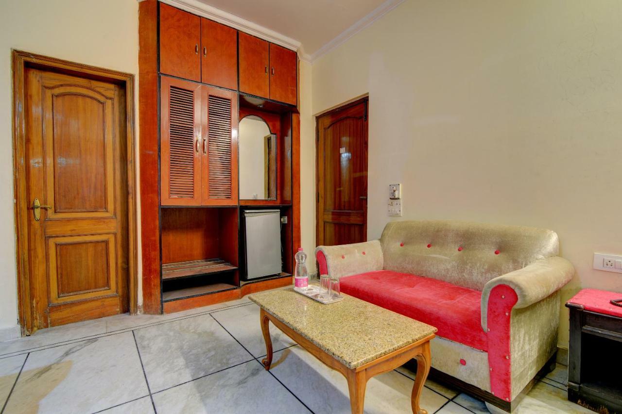 Rahul Palace By Golden Tree Near Metro Station And Ajmal Khan Market ニューデリー エクステリア 写真