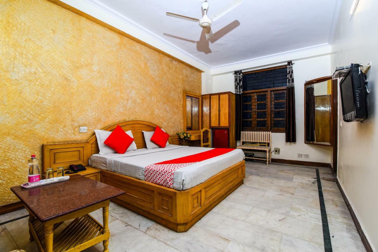 Rahul Palace By Golden Tree Near Metro Station And Ajmal Khan Market ニューデリー エクステリア 写真