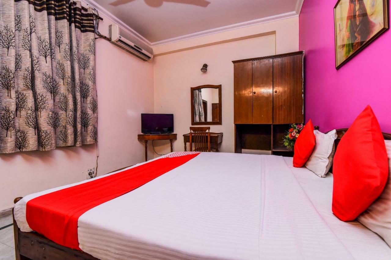 Rahul Palace By Golden Tree Near Metro Station And Ajmal Khan Market ニューデリー エクステリア 写真