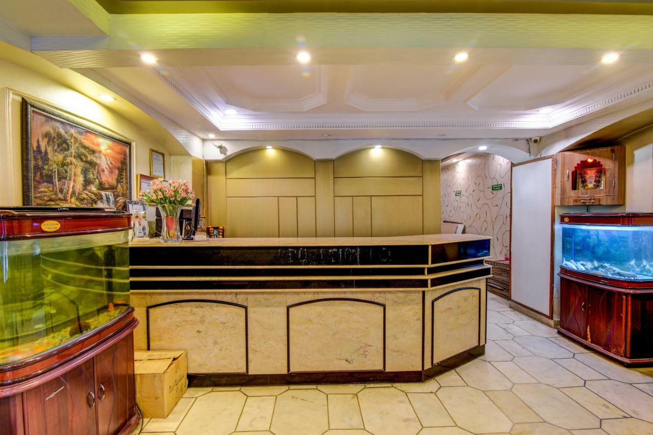 Rahul Palace By Golden Tree Near Metro Station And Ajmal Khan Market ニューデリー エクステリア 写真