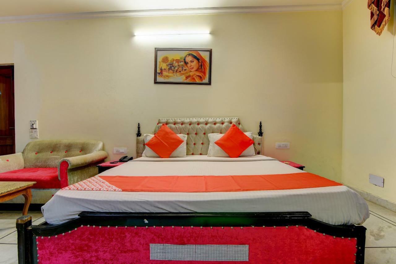 Rahul Palace By Golden Tree Near Metro Station And Ajmal Khan Market ニューデリー エクステリア 写真
