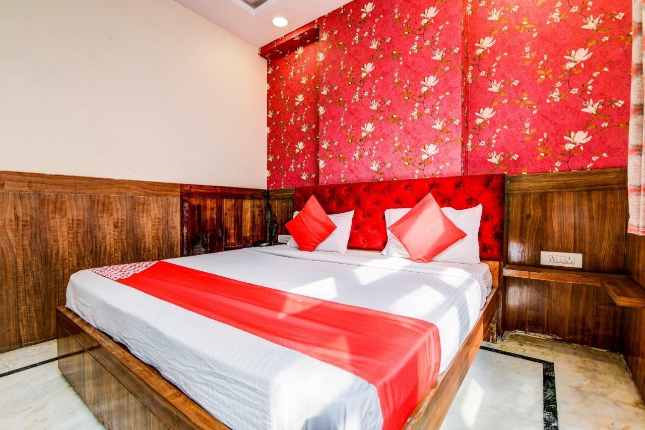 Rahul Palace By Golden Tree Near Metro Station And Ajmal Khan Market ニューデリー エクステリア 写真