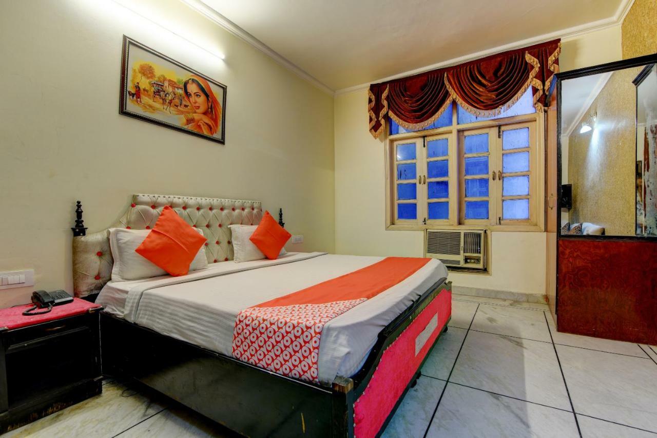 Rahul Palace By Golden Tree Near Metro Station And Ajmal Khan Market ニューデリー エクステリア 写真