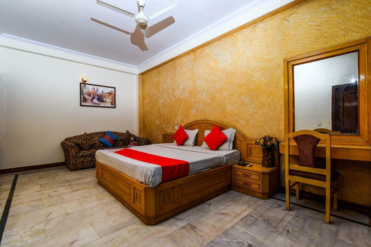 Rahul Palace By Golden Tree Near Metro Station And Ajmal Khan Market ニューデリー エクステリア 写真
