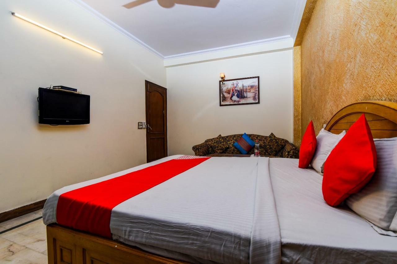 Rahul Palace By Golden Tree Near Metro Station And Ajmal Khan Market ニューデリー エクステリア 写真