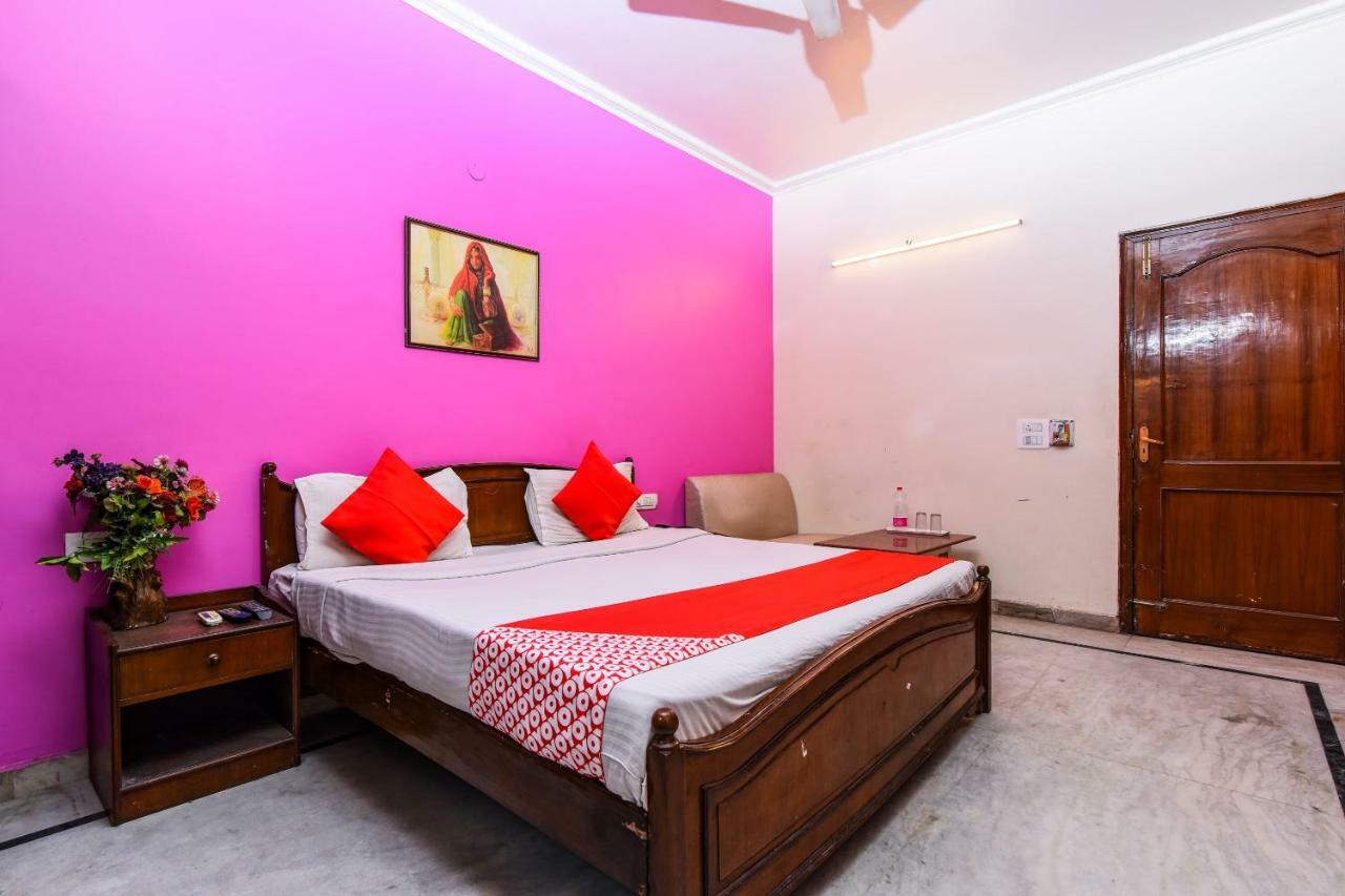 Rahul Palace By Golden Tree Near Metro Station And Ajmal Khan Market ニューデリー エクステリア 写真