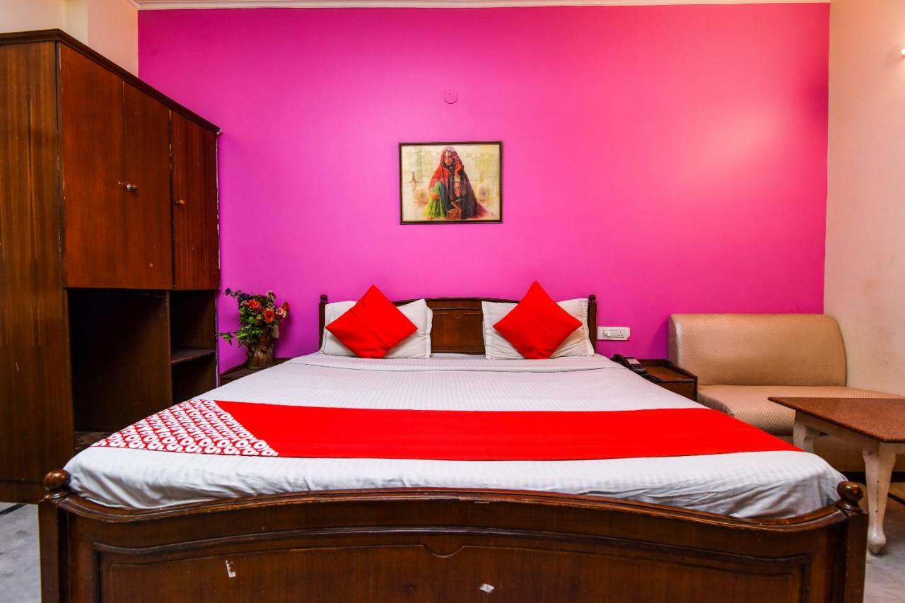 Rahul Palace By Golden Tree Near Metro Station And Ajmal Khan Market ニューデリー エクステリア 写真