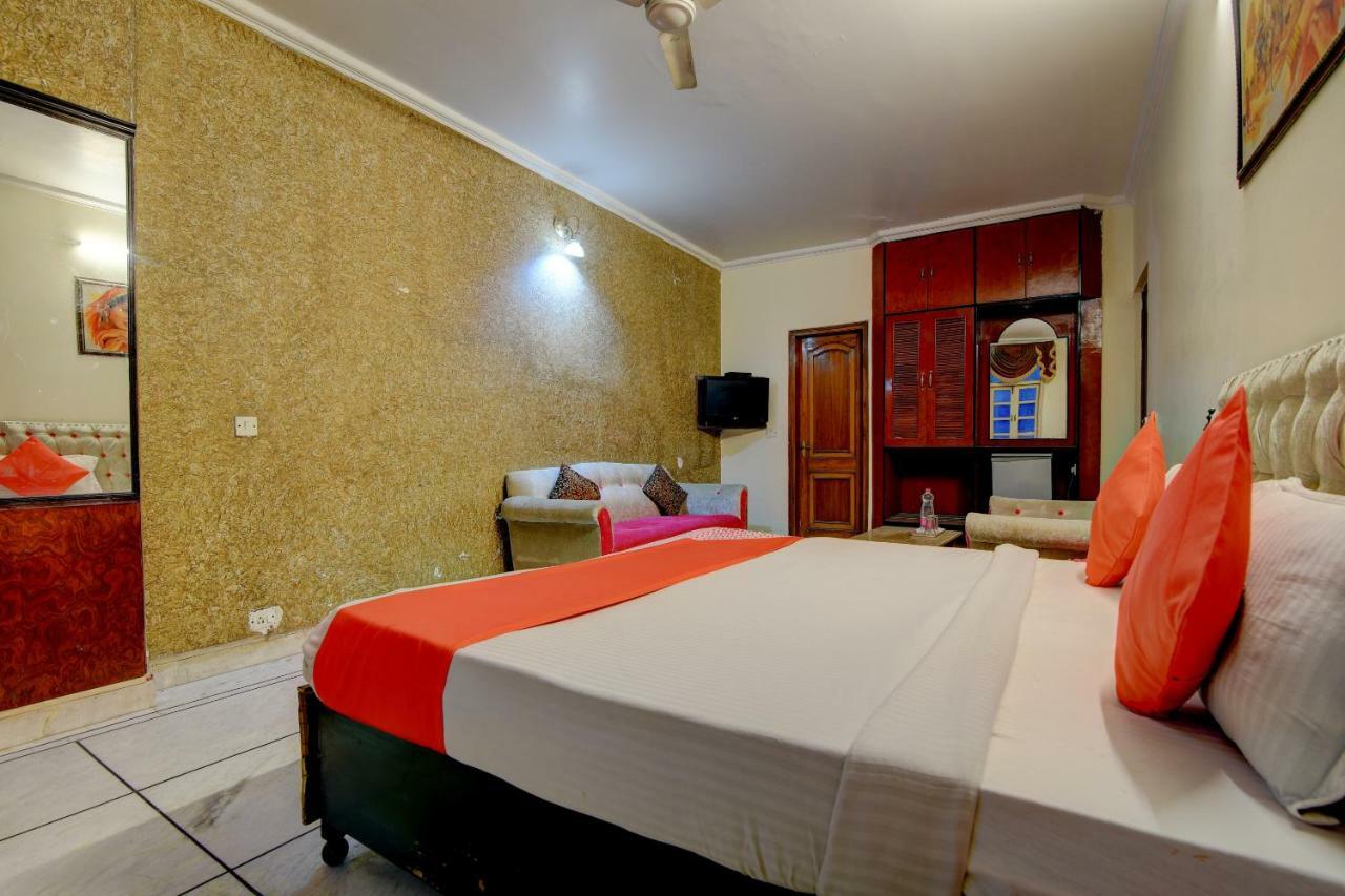 Rahul Palace By Golden Tree Near Metro Station And Ajmal Khan Market ニューデリー エクステリア 写真