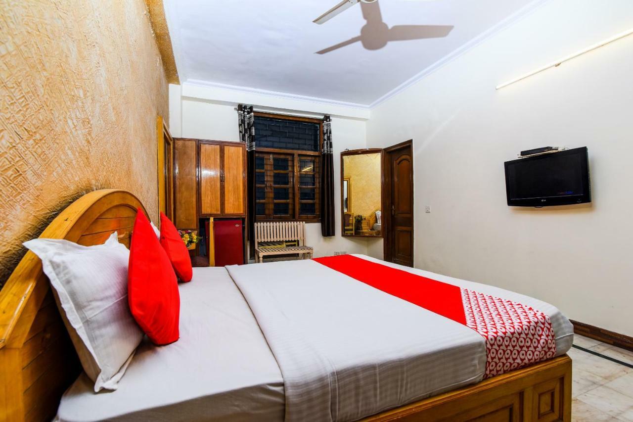 Rahul Palace By Golden Tree Near Metro Station And Ajmal Khan Market ニューデリー エクステリア 写真